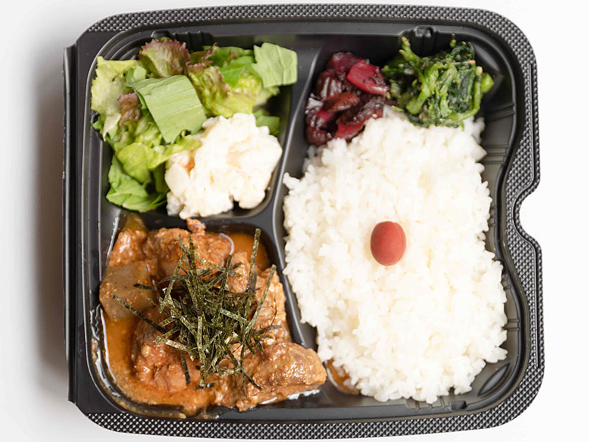とろとろ牛すじ弁当 800円